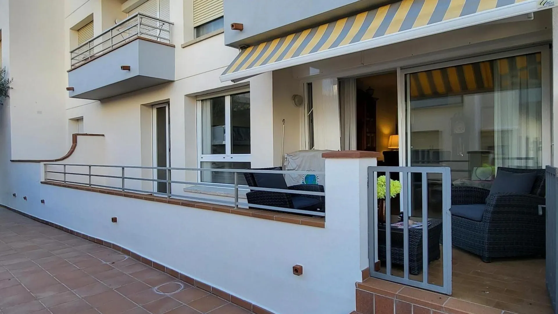 Apartamento En Planta Baja Con Piscina, A 600M De Playa Y Centro En L'Estartit - Es-323-39 Spain