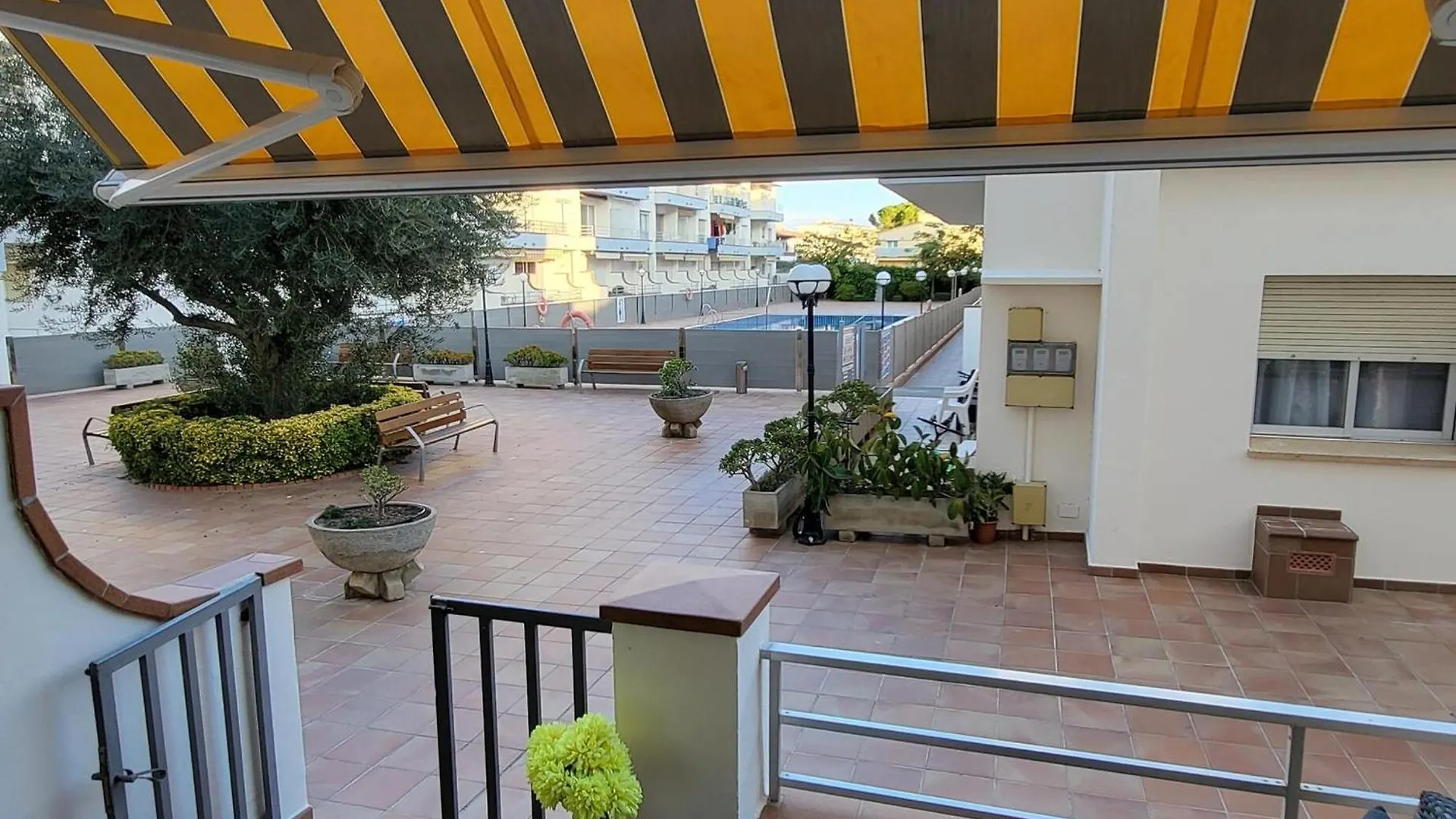Apartamento En Planta Baja Con Piscina, A 600M De Playa Y Centro En L'Estartit - Es-323-39